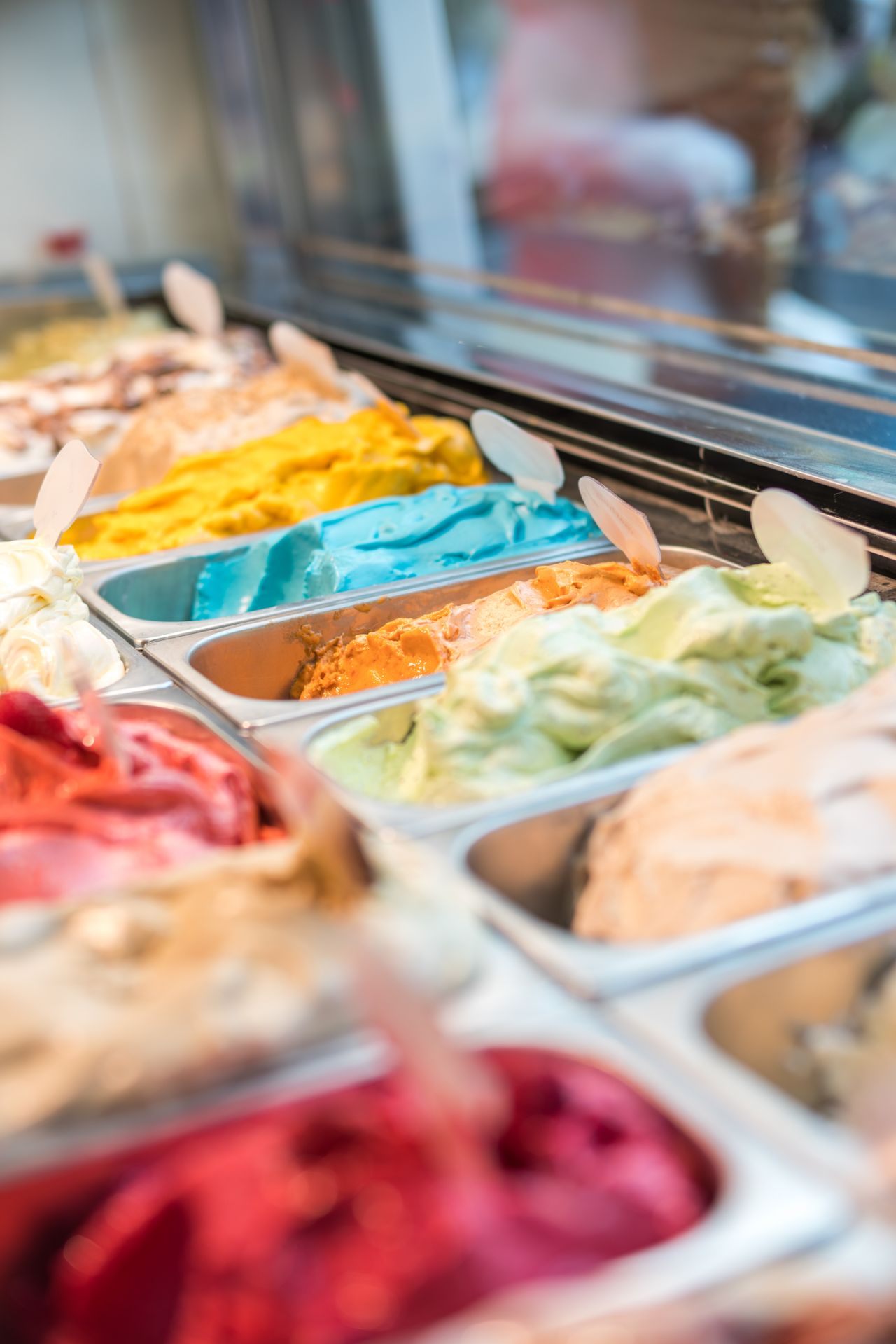 Comptoir de glaces colorées