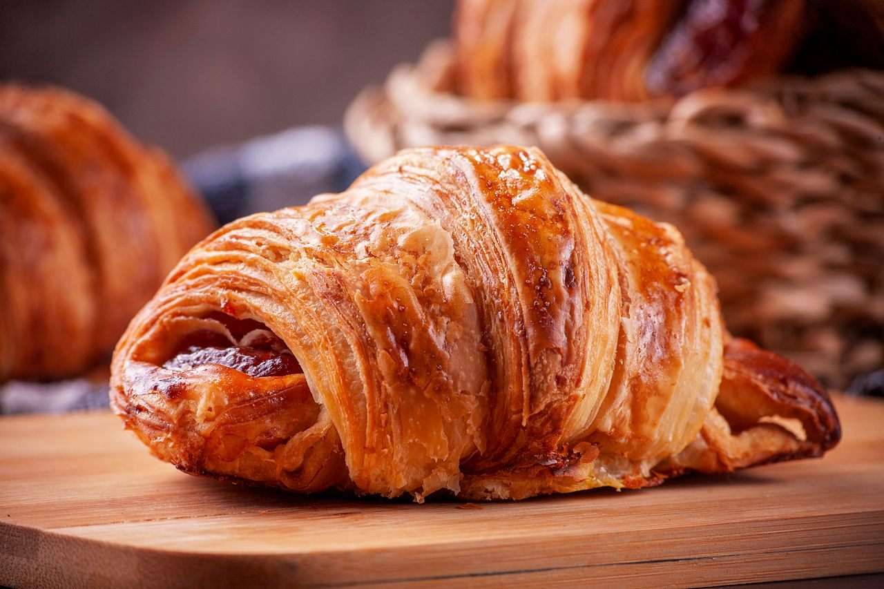 Croissant feuilleté doré