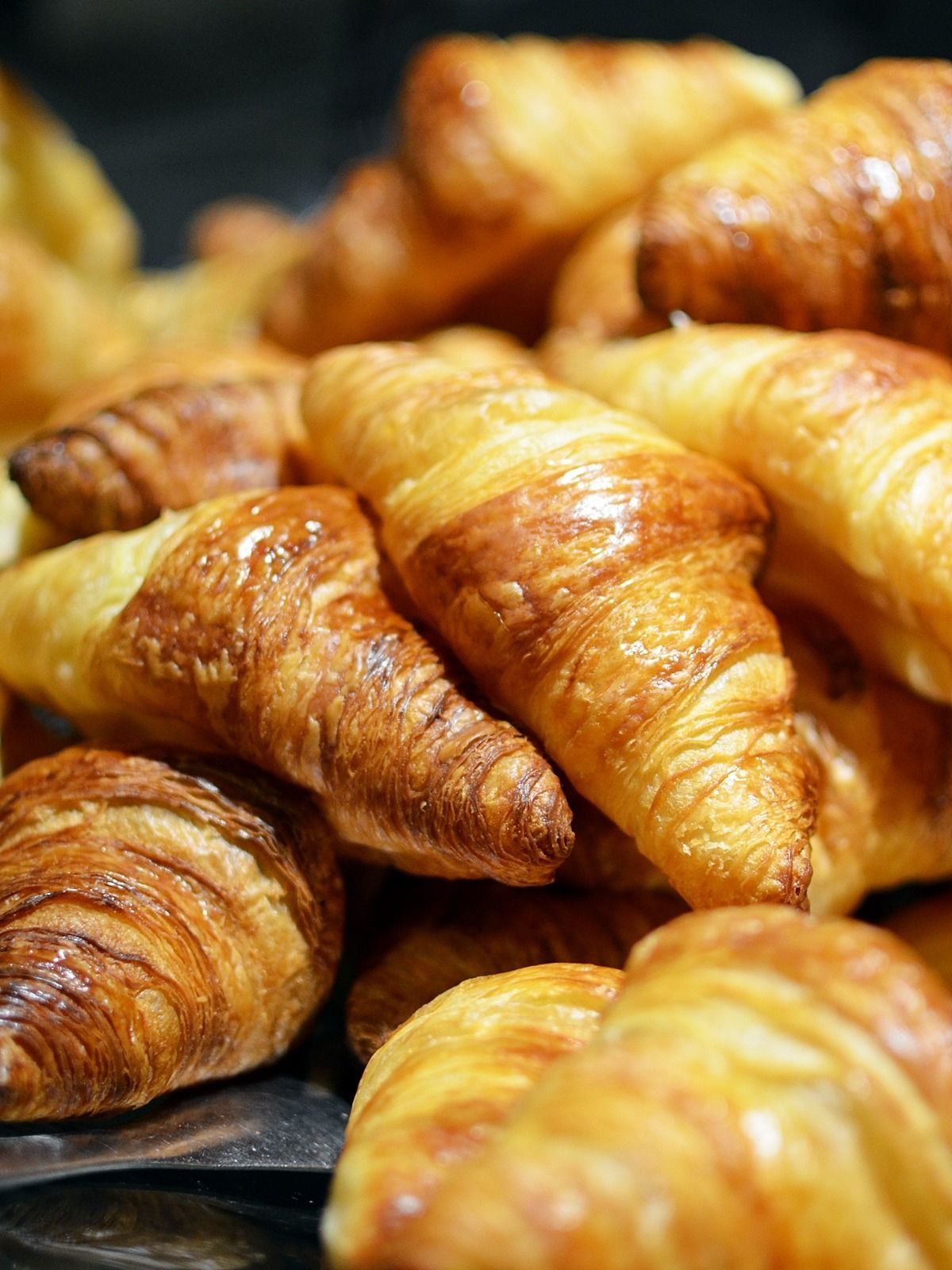 Assortiment de croissants dorés